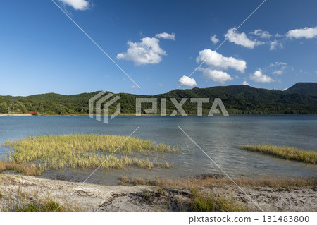 Autumn scenery of Lake Usoriyama 131483800