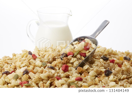serial, fruits granola, breakfast 131484149