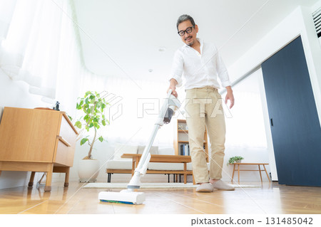 Middle-aged man cleaning Middle-aged man cleaning 131485042