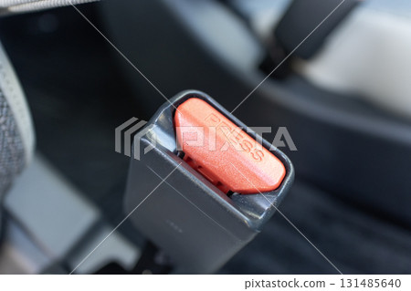 日本汽車安全帶扣 131485640