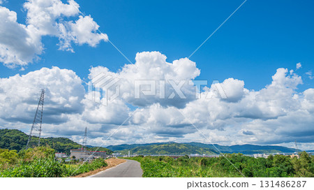 從京都府八幡市京花輪自行車道看到的秋日天空 131486287