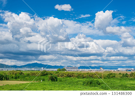 京都府八幡市秋日天空飄浮的雲彩 131486300