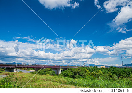 Clouds floating in the autumn sky, Yawata City, Kyoto Prefecture 131486336