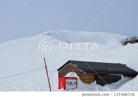 Hakuba Happo-one Ski Resort - People hiking up from the summit of the Grad Quad Lift 131486726