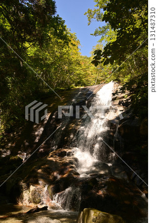 又一瀑布位於藥師山南側 131487310