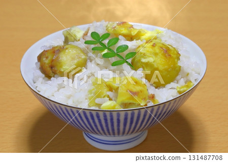 新鮮出爐的栗子飯(秋天的味道) 新鮮出爐的栗子飯(秋天的味道) 131487708