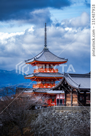 The majestic Kiyomizu-dera Temple in winter 131487918
