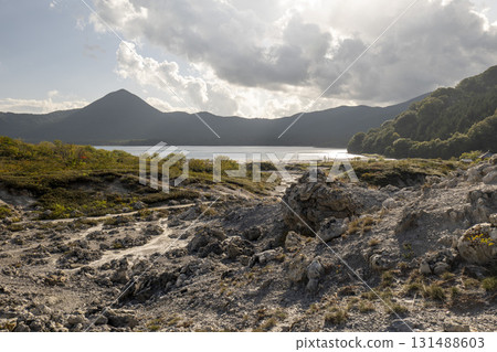 秋日傍晚的烏索里山湖、恐山 131488603