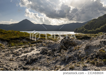 秋日傍晚的烏索里山湖、恐山 131488604