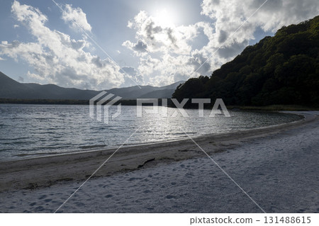 秋日傍晚的烏索里山湖、恐山 秋日傍晚的烏索里山湖、恐山 131488615