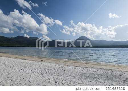 秋日傍晚的烏索里山湖、恐山 131488618