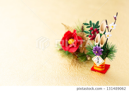 New Year's pine decoration on a golden background 131489062
