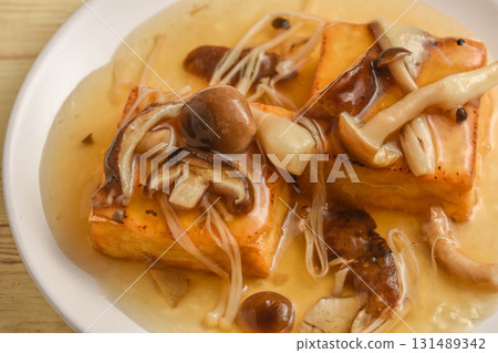 蘑菇醬炸豆腐 131489342