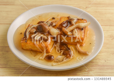 蘑菇醬炸豆腐 131489345