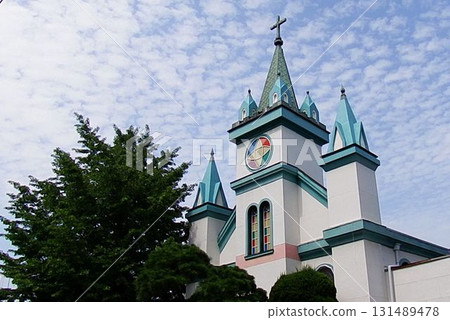 教堂和沙丁魚雲 教堂和沙丁魚雲 131489478