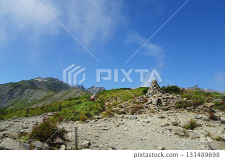 長野縣白馬村八方嶺八方山石塚和背景的基萊特山 長野縣白馬村八方嶺八方山石塚和背景的基萊特山 131489698