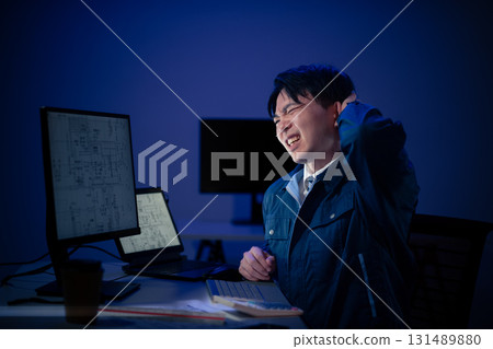 年輕人加班 年輕人加班 131489880