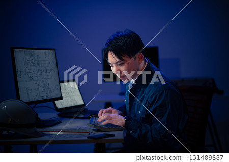 年輕人加班 年輕人加班 131489887