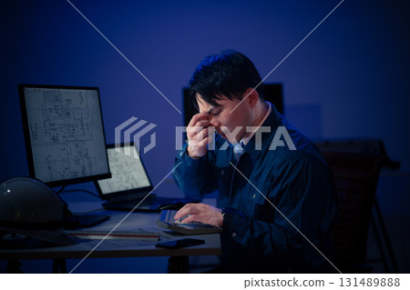 年輕人加班 131489888