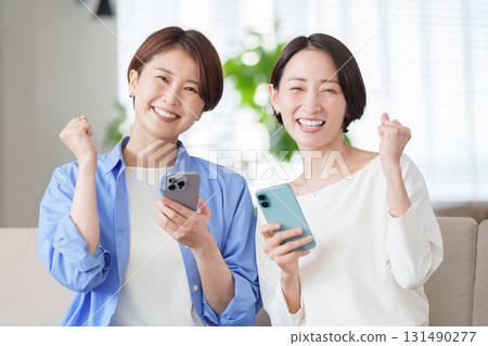 Women using smartphones 131490277