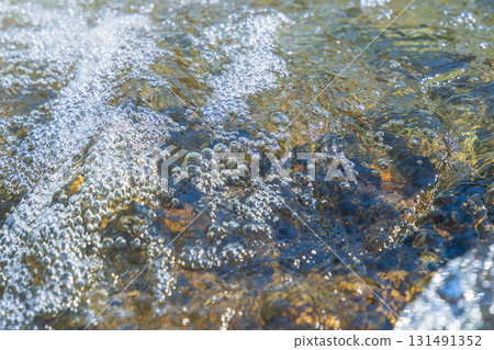 初夏水邊:清澈溪流特寫126 初夏水邊:清澈溪流特寫126 131491352