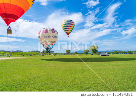 鈴鹿天空節，熱氣球輕輕飄浮（三重縣鈴鹿市） 131494391