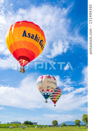 Suzuka Sky Festa, hot air balloons floating softly (Suzuka City, Mie Prefecture) 131494395