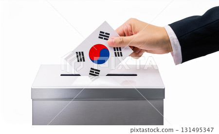 手持選票和帶有韓國國旗的投票箱。選舉。 131495347