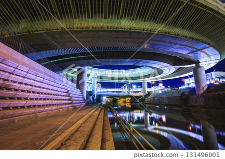 Night view of the huge loop line at Kurokawa Interchange, Nagoya City, seen from under the elevated tracks 131496001