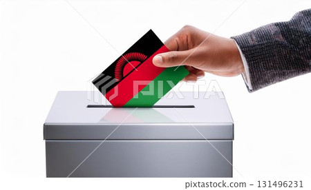 手持馬拉威國旗的投票紙和投票箱。選舉。 131496231