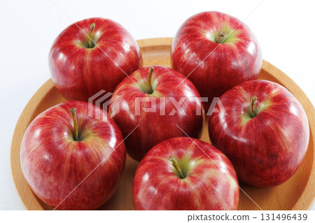 鮮紅的新鮮蘋果 鮮紅的新鮮蘋果 131496439