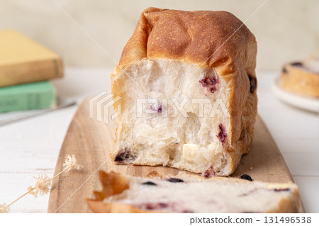 A table with bread 131496538