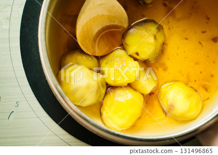 栗子在鍋裡煮 栗子在鍋裡煮 131496865