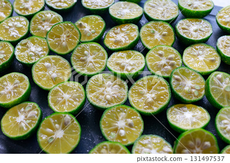 沖繩柑橘切成兩半 131497537