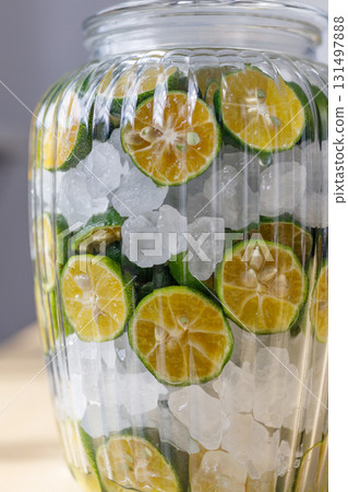 製作 Shikuwasa 糖漿並裝瓶冰糖 131497888