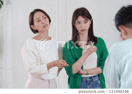 Angry woman and angry man Angry woman and angry man 131498206