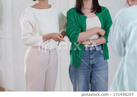 憤怒的女人和憤怒的男人 131498207