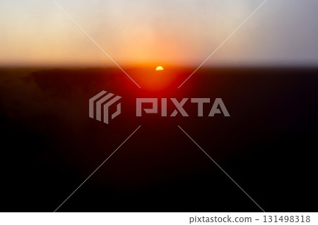 北阿爾卑斯山雙六山的魔幻時刻黎明。光環。 131498318