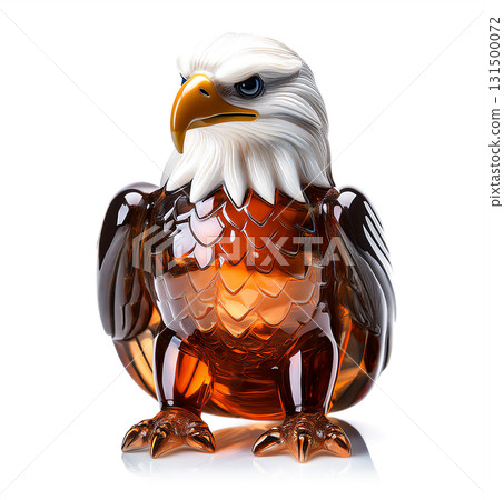 玻璃白頭鷹雕像。白色背景。 玻璃白頭鷹雕像。白色背景。 131500072