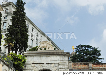 Udine , Italy , Bollani bow with lion statue Udine , Italy , Bollani bow with lion statue 131502802