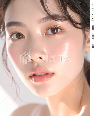 一位皮膚白皙、清澈的年輕女子的美麗肖像 一位皮膚白皙、清澈的年輕女子的美麗肖像 131502822