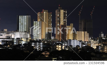 三目山西公園的夜景以及JR橫濱線和京王電鐵橋本站周圍的摩天大樓 131504596