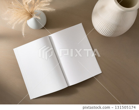 桌上的書和一本白書 桌上的書和一本白書 131505174