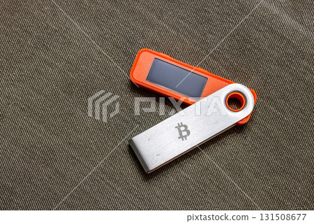 hardware Bitcoin wallet with no message on screen 131508677