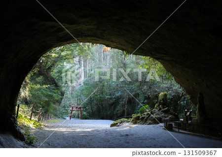 Inside the Mizonokuchi Cave Inside the Mizonokuchi Cave 131509367