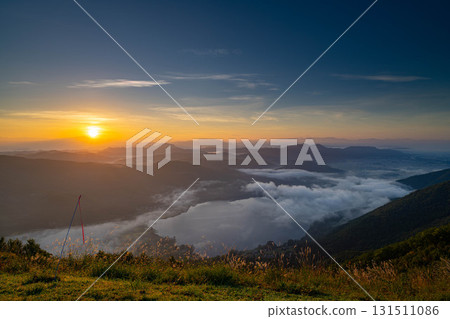 【雲海】小熊山的日出和雲海【長野縣】 131511086