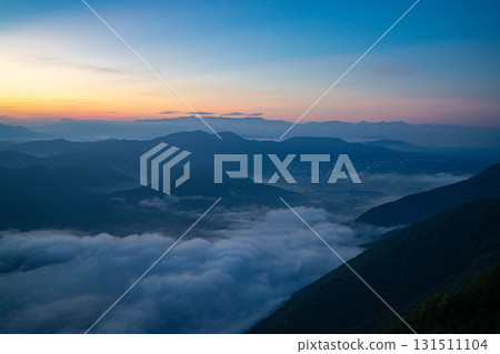 [Sea of Clouds] Sunrise and sea of clouds from Mount Oguma [Nagano Prefecture] 131511104