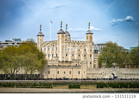 Tower of London by Thames Tower of London by Thames 131511119