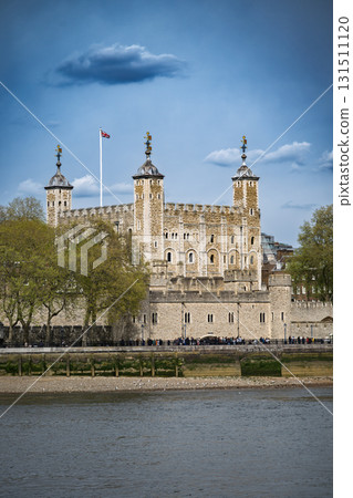 Tower of London by Thames Tower of London by Thames 131511120