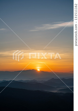 [日出素材] 從山上升起的太陽 [長野縣] 131511162
